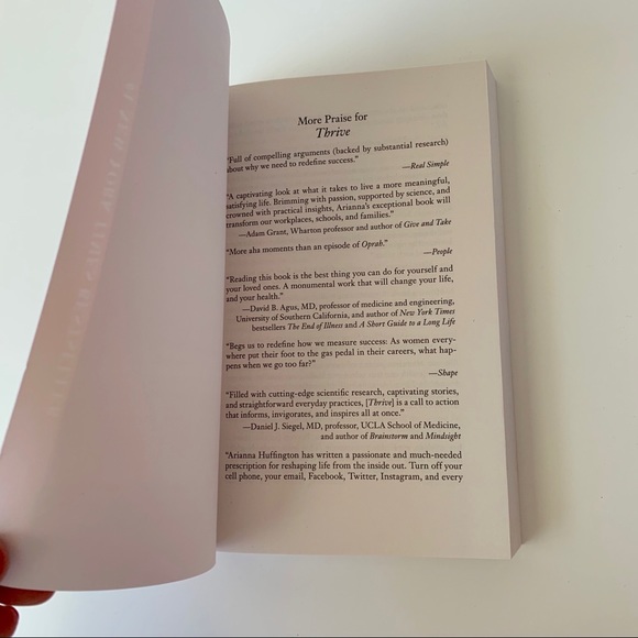 Thrive by Arianna Huffington paperback book - Picture 8 of 11